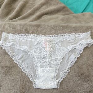 NWT Victoria’s Secret Elegant Off White Lace accent Panties. Size medium.
